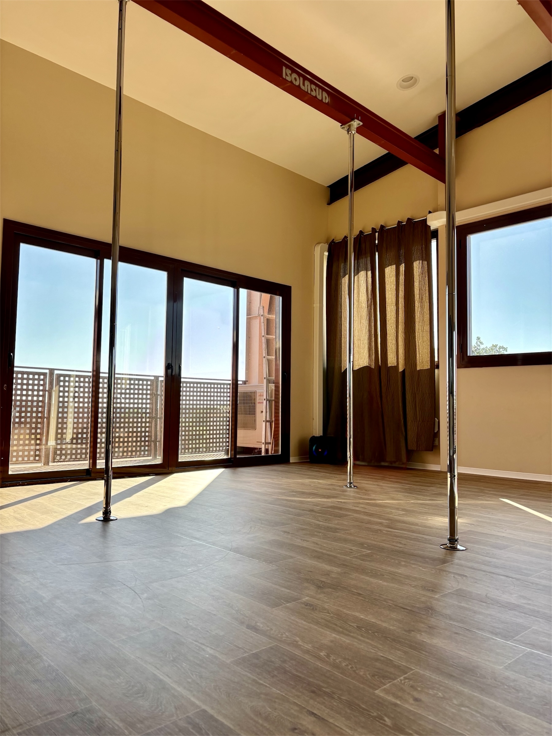 pole dance yoga